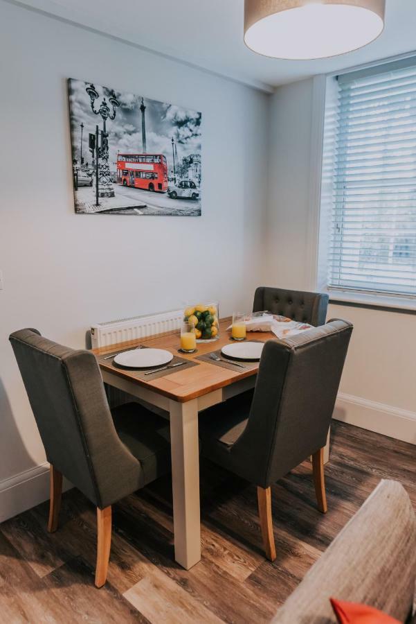 Cavendish House With Secure, Allocated Parking, 2 Mins Walk From Windsor Castle الغرفة الصورة